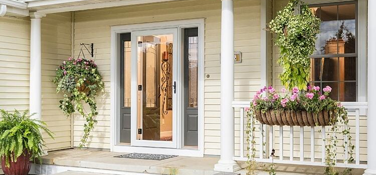 screen door installation in El Cajon
